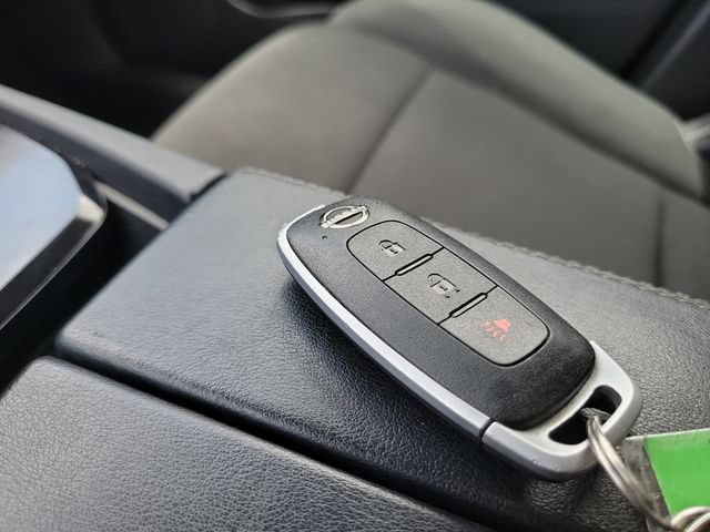Used 2024 Nissan Rogue S FWD image 34