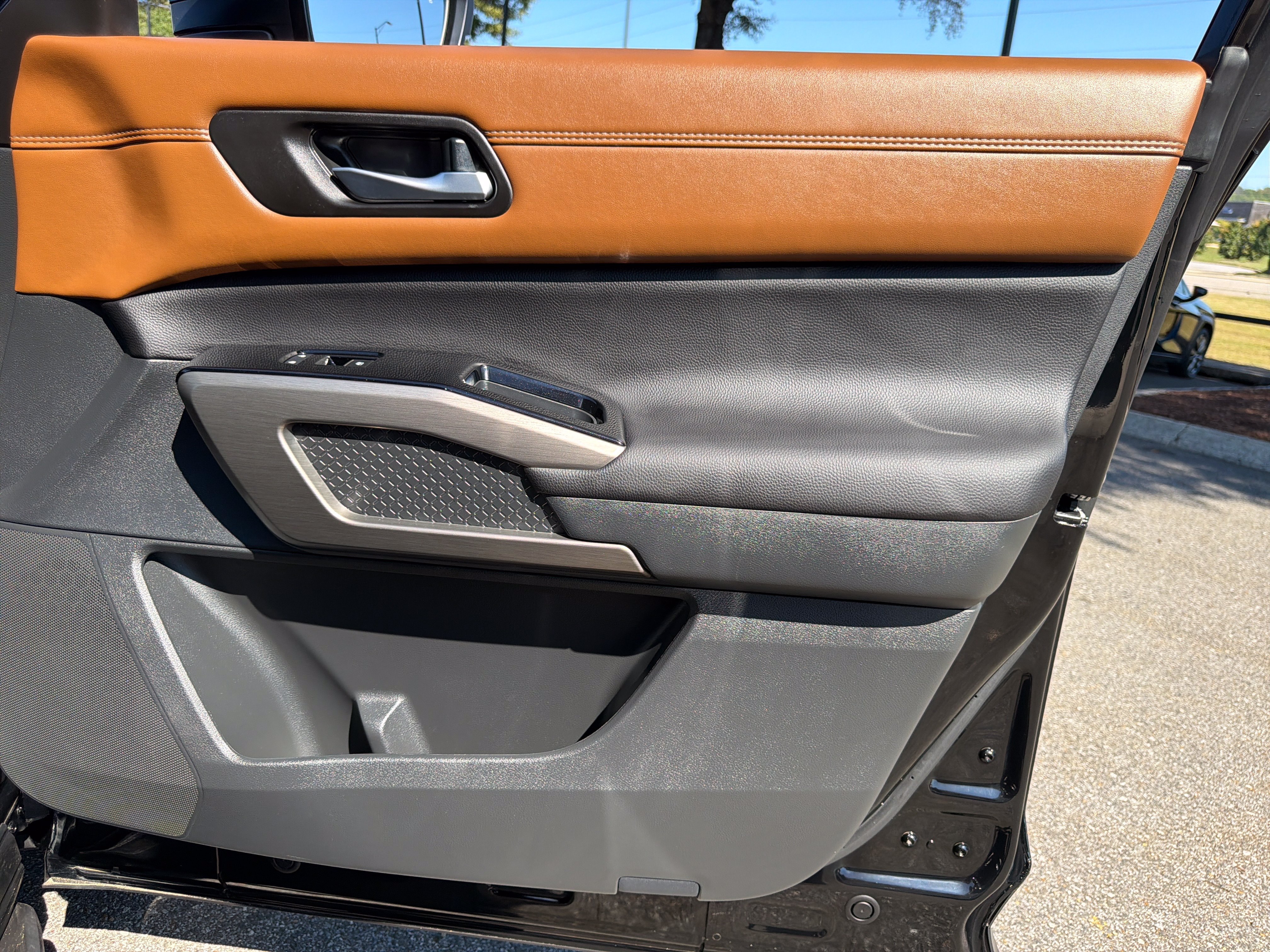 Used 2025 Nissan Pathfinder Platinum w/ Cargo Package FWD image 39