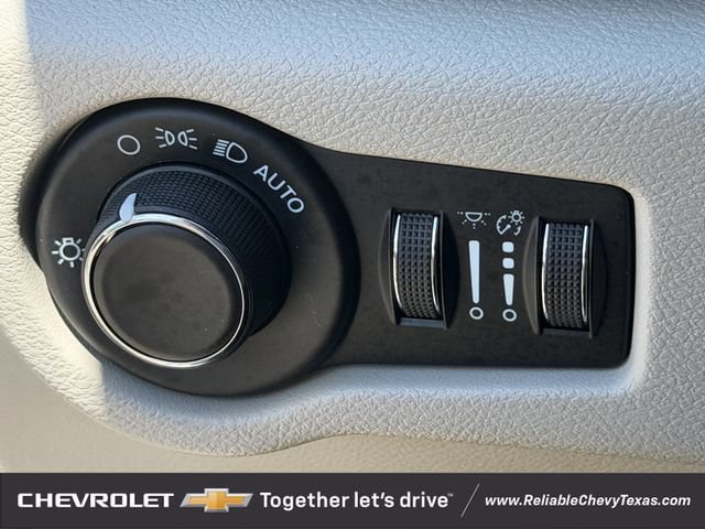 Used 2021 Chrysler Voyager LX FWD image 26