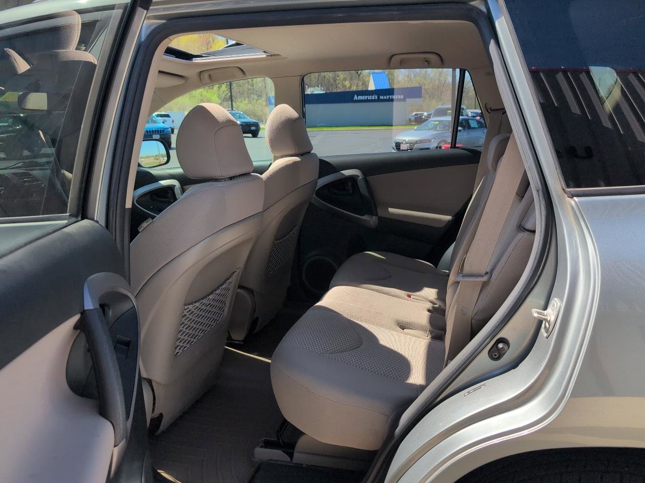 Used 2007 Toyota RAV4 Limited AWD/4WD image 10