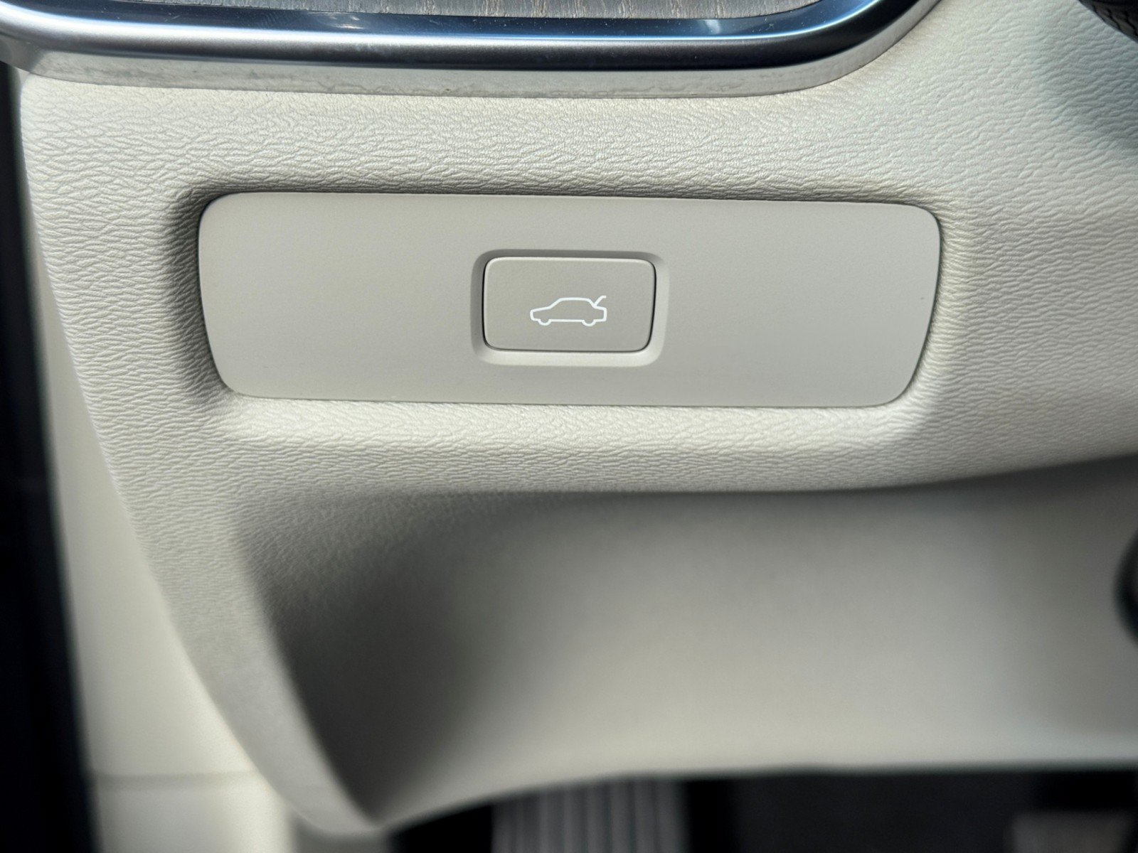 Used 2023 Volvo S60 B5 Ultimate w/ Climate Package FWD image 19