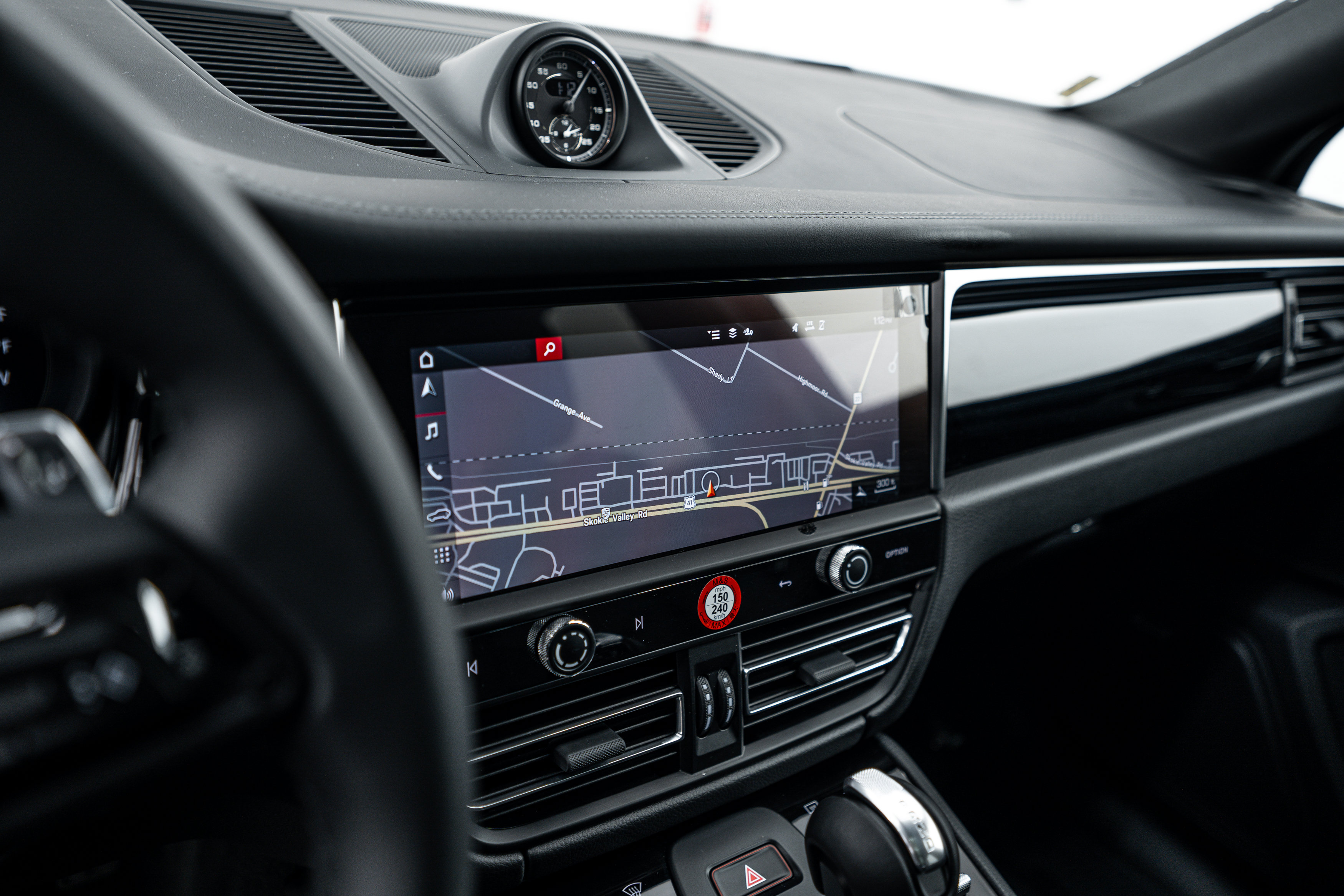 Certified 2026 Porsche Macan AWD/4WD image 16