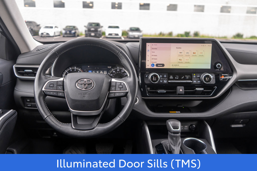 Used 2024 Toyota Highlander XLE AWD/4WD image 17