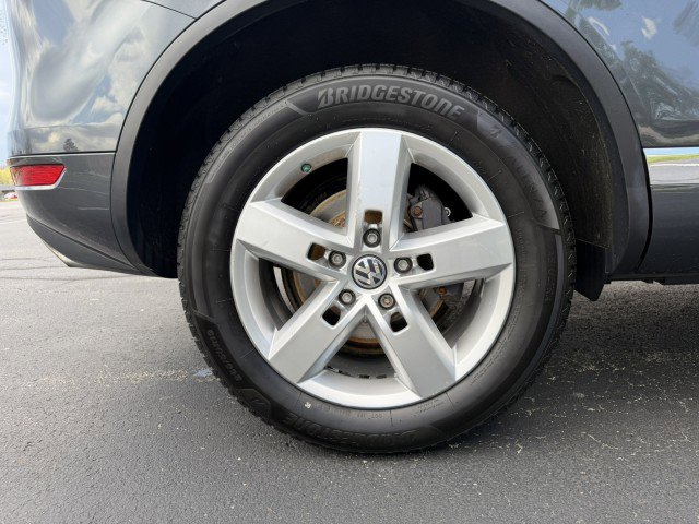 Used 2013 Volkswagen Touareg Executive image 30