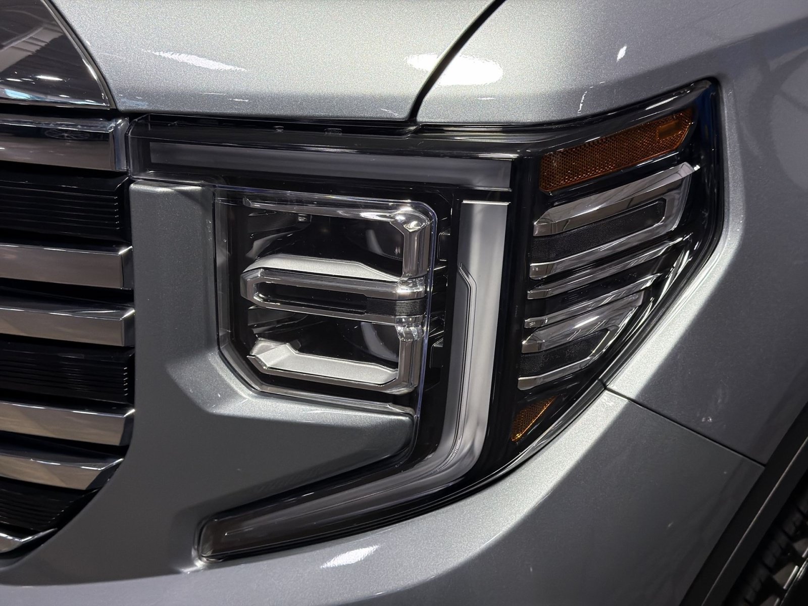 Used 2025 GMC Sierra 1500 SLT AWD/4WD image 13