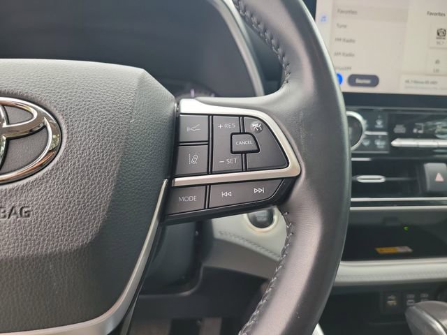 Used 2024 Toyota Highlander XLE image 18