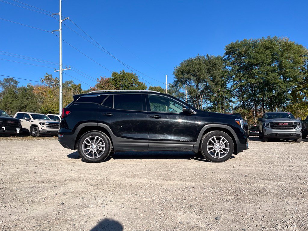 Used 2024 GMC Terrain SLT FWD image 4