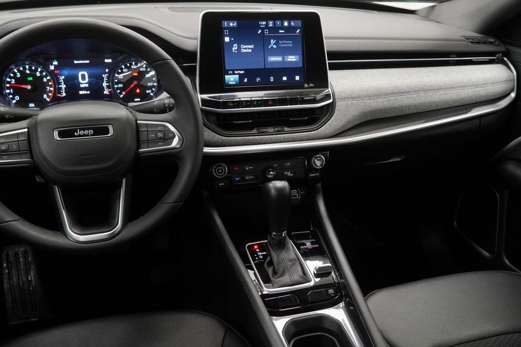 Certified 2025 Jeep Compass Latitude image 23