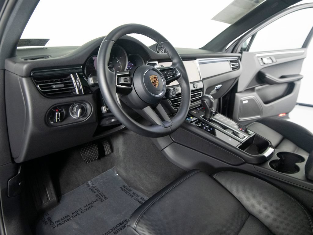 Certified 2026 Porsche Macan AWD/4WD image 16