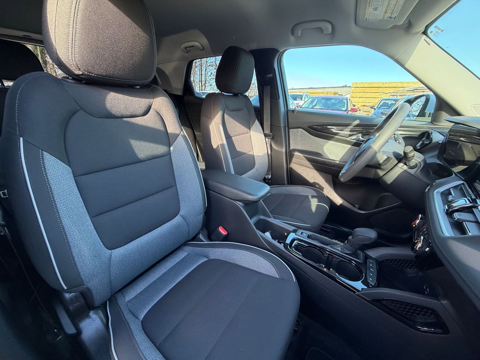 Used 2025 Chevrolet TrailBlazer LT image 34