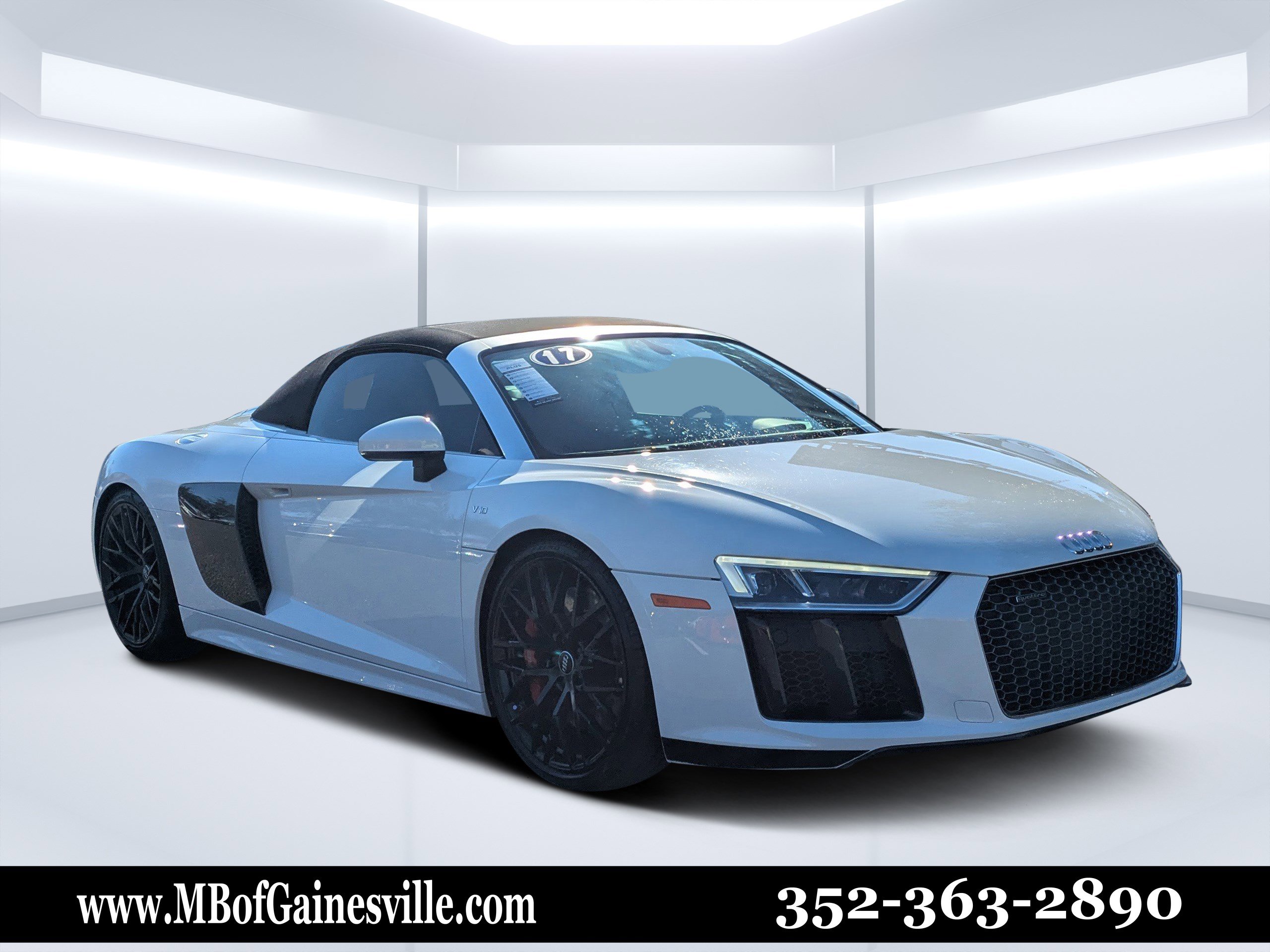 Used 2017 Audi R8 V10 w/ Carbon Exterior Package image 1