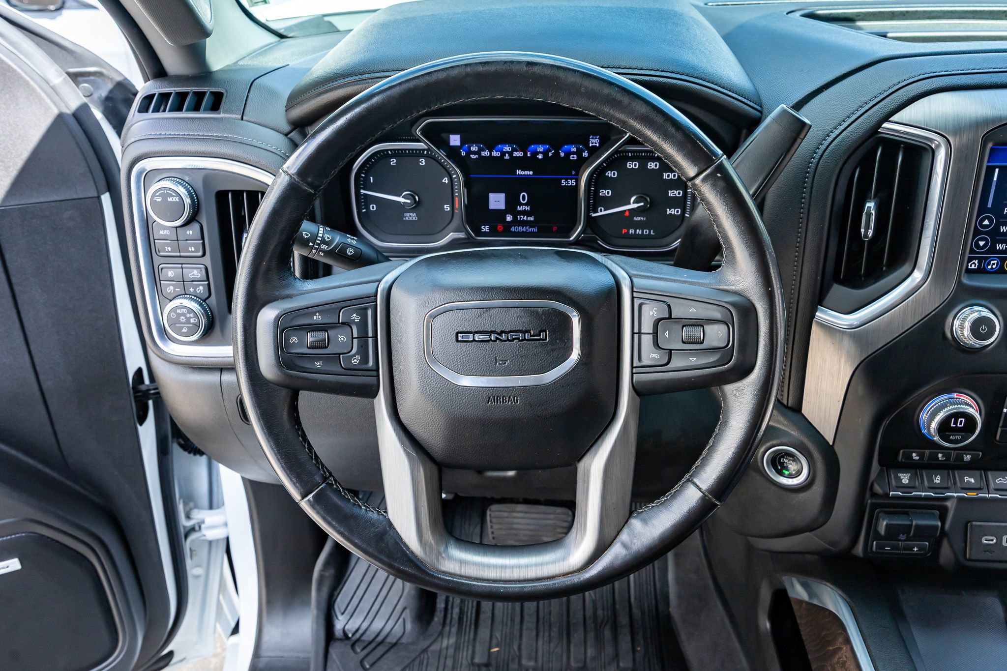 Used 2022 GMC Sierra 3500 Denali w/ Denali Ultimate Package AWD/4WD image 18