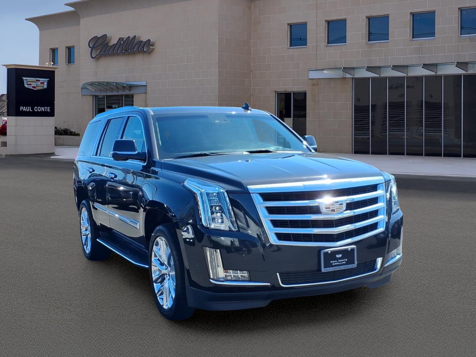 Used 2019 Cadillac Escalade Luxury AWD/4WD image 3