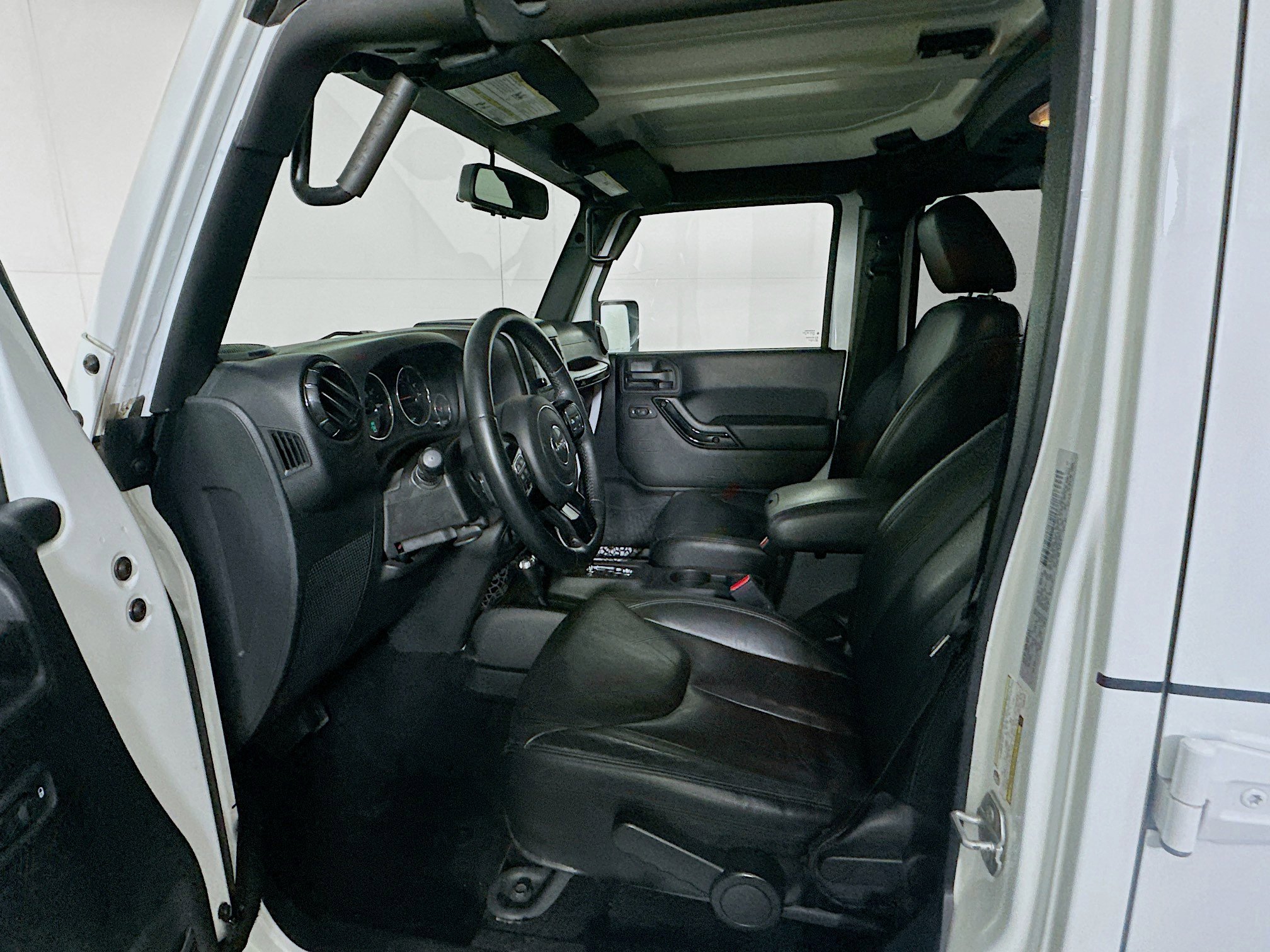 Used 2015 Jeep Wrangler Altitude image 13