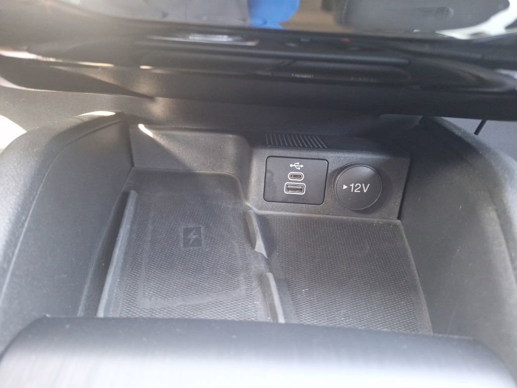 Used 2025 Ford Escape Platinum image 17