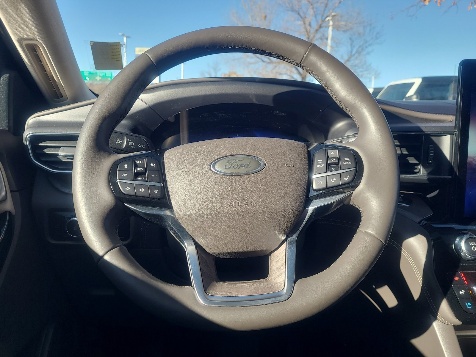 Certified 2023 Ford Explorer Platinum w/ Technology Package image 9