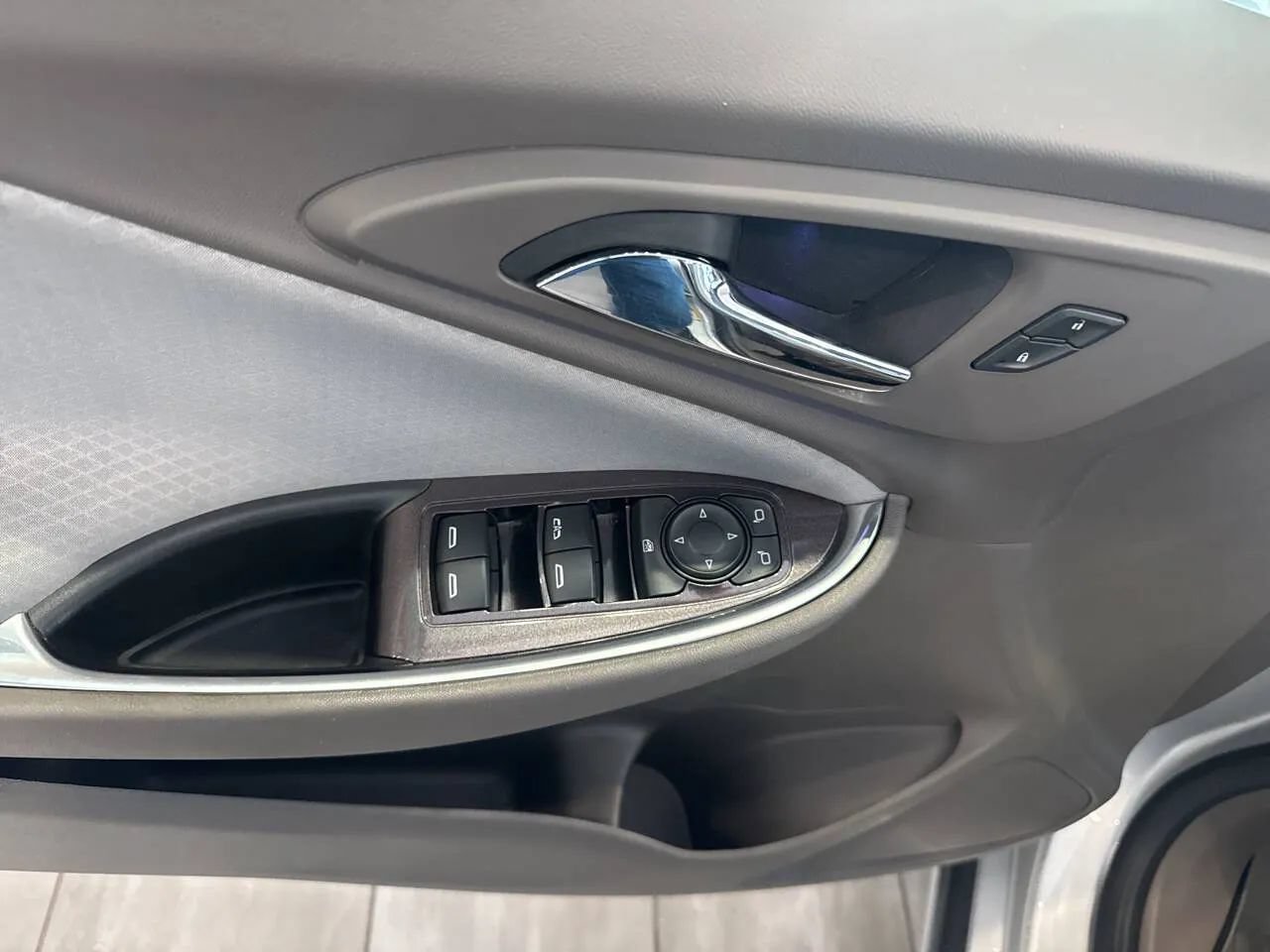 Used 2018 Chevrolet Malibu LT FWD image 27