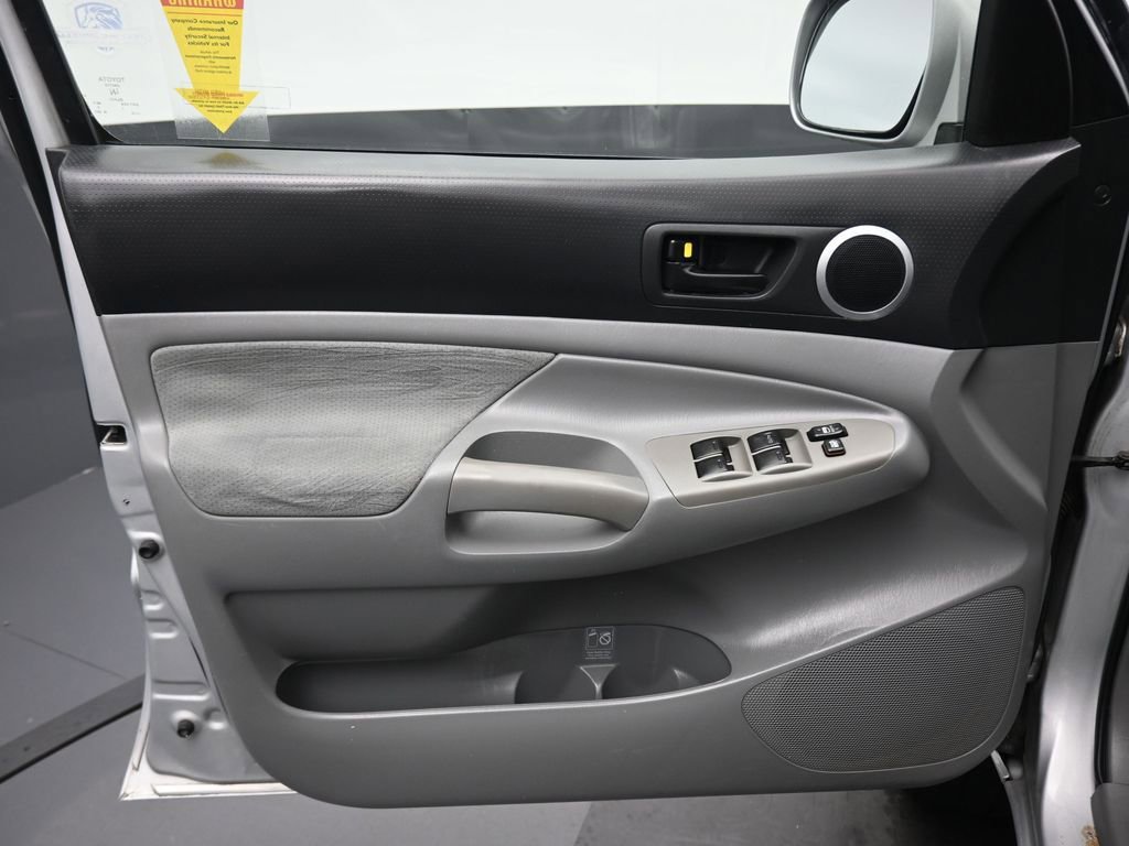 Used 2005 Toyota Tacoma PreRunner image 9