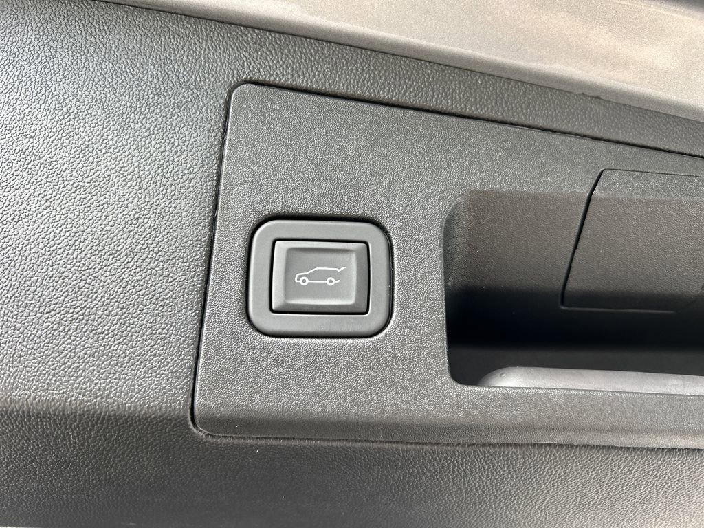 Certified 2025 Cadillac XT5 Luxury image 11