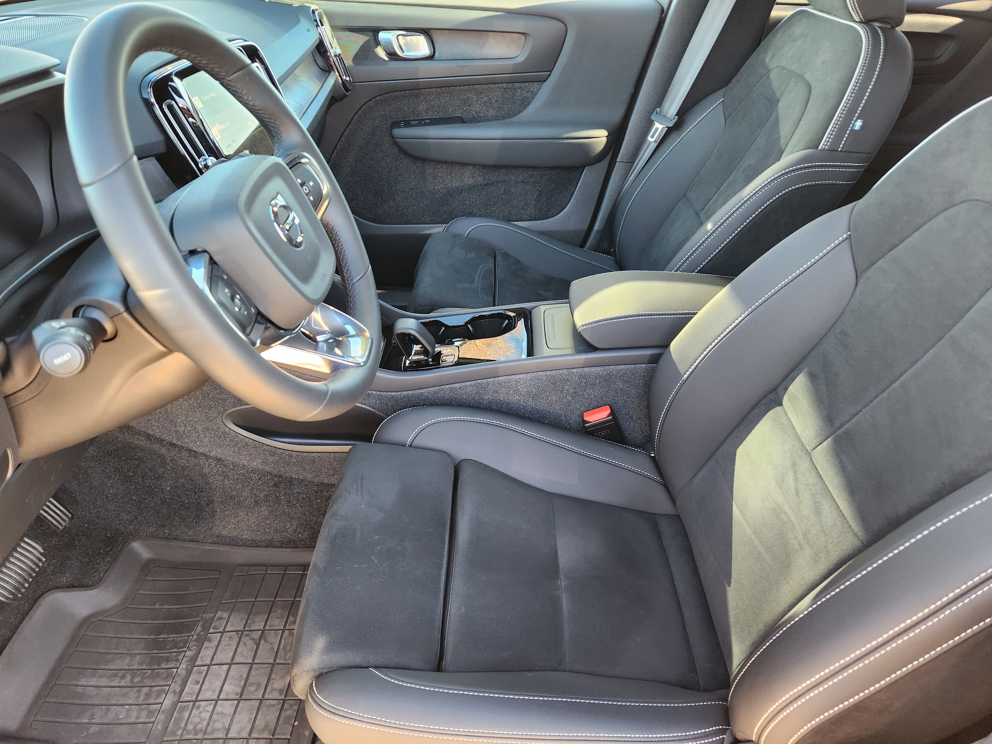 Used 2024 Volvo XC40 Recharge Plus w/ Protection Package Premier image 16