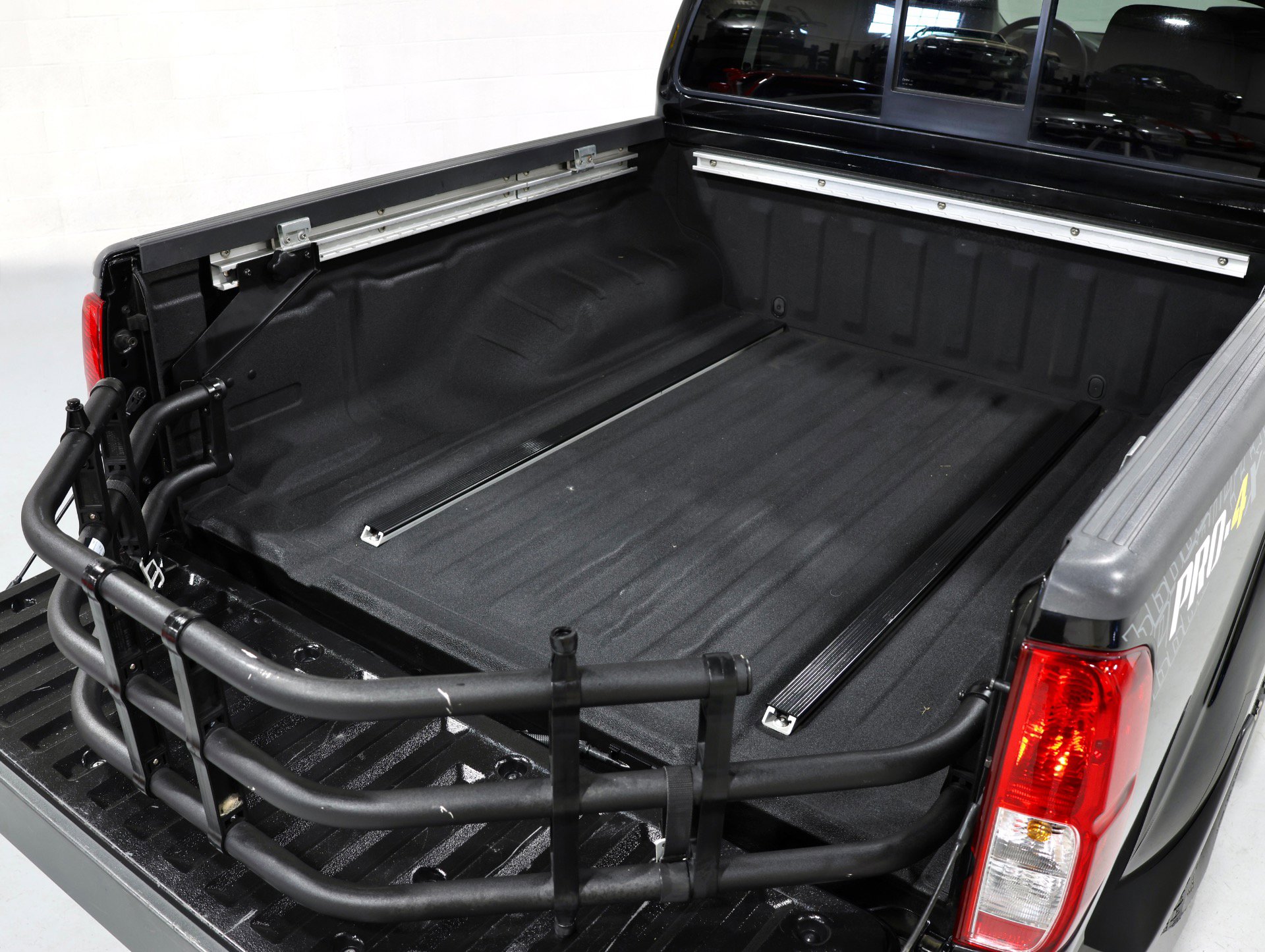 Used 2017 Nissan Frontier PRO-4X w/ Pro-4x Luxury Package AWD/4WD image 15