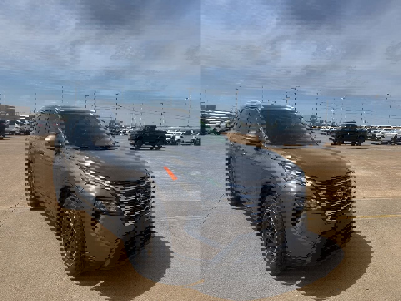 Used 2024 Nissan Rogue SV w/ SV Premium Package image 1