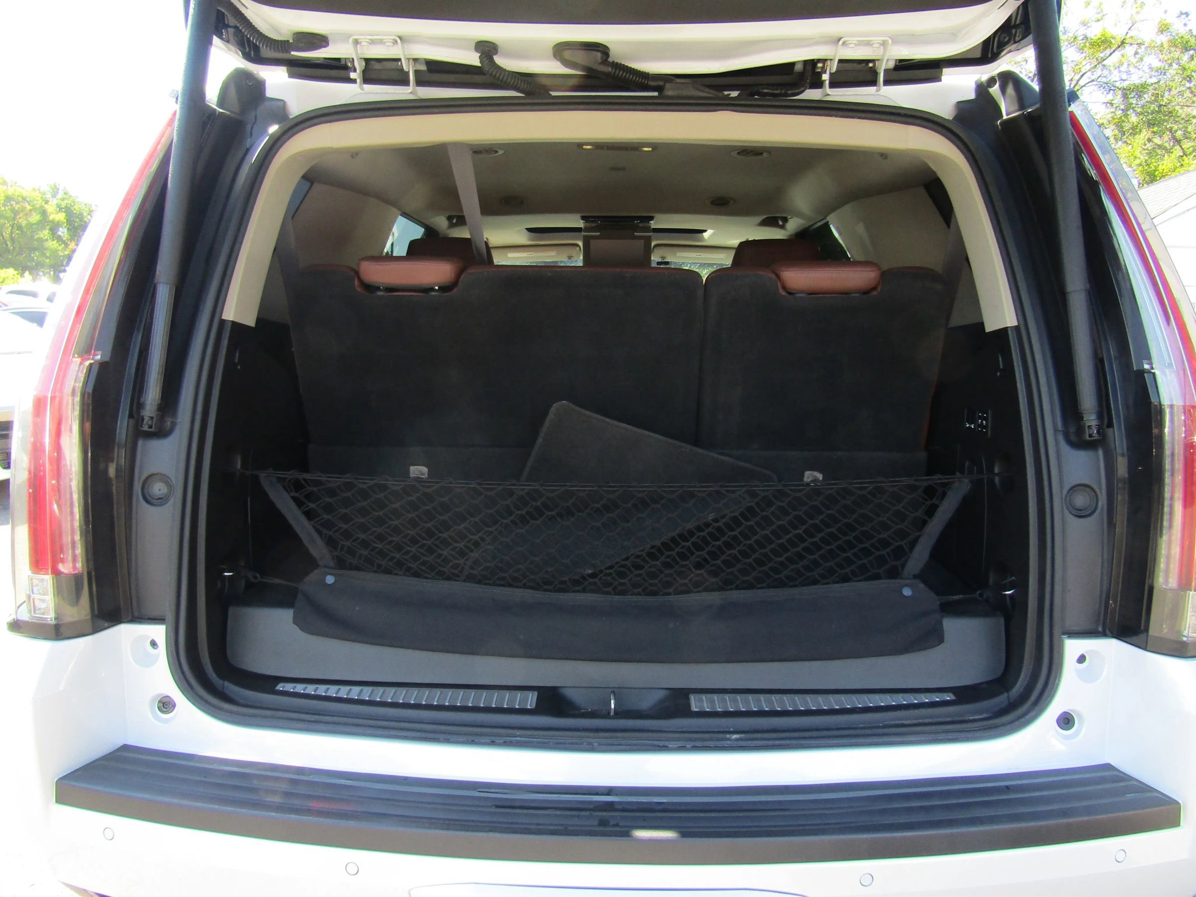 Used 2017 Cadillac Escalade Premium Luxury image 15