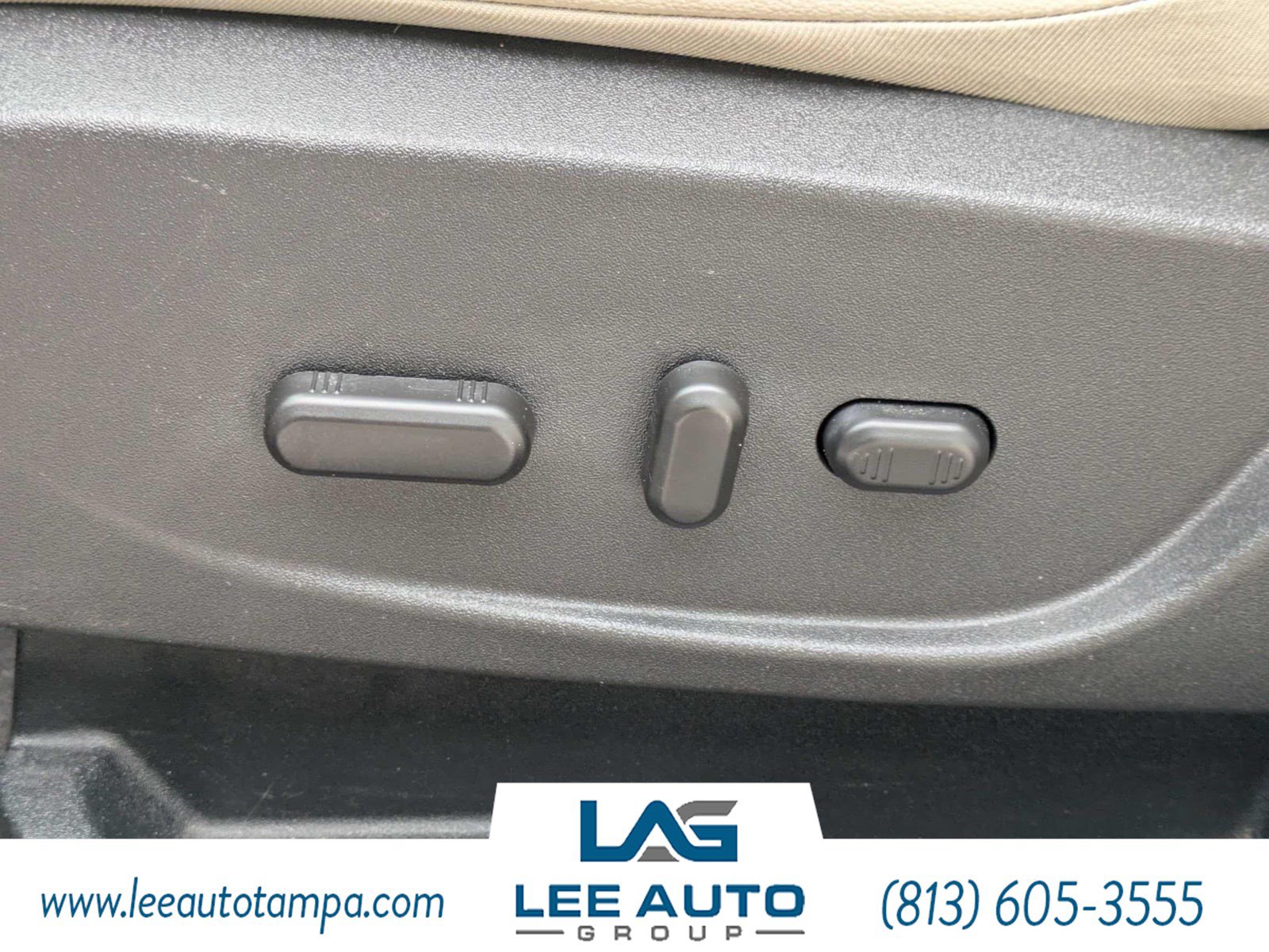 Used 2017 Ford C-MAX Titanium FWD image 19