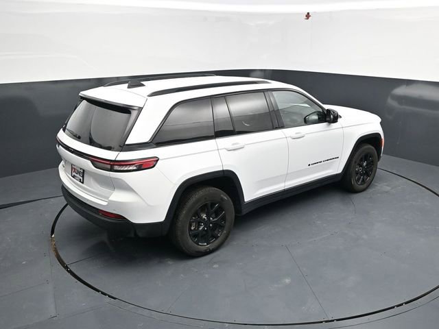 Used 2025 Jeep Grand Cherokee Altitude AWD/4WD image 49