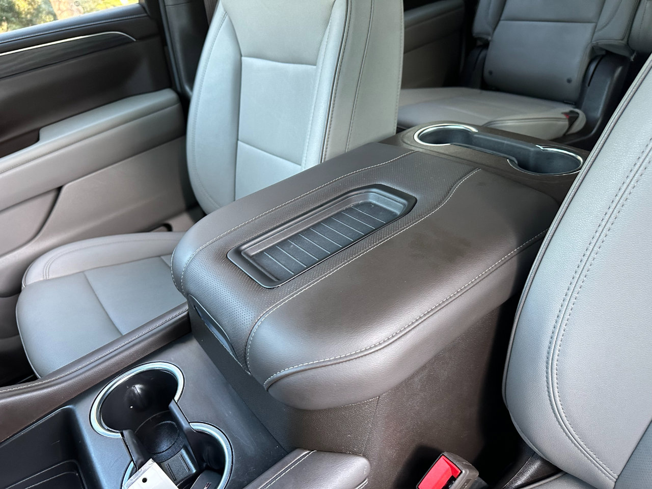 Used 2024 GMC Yukon XL SLT w/ SLT Luxury Package image 53