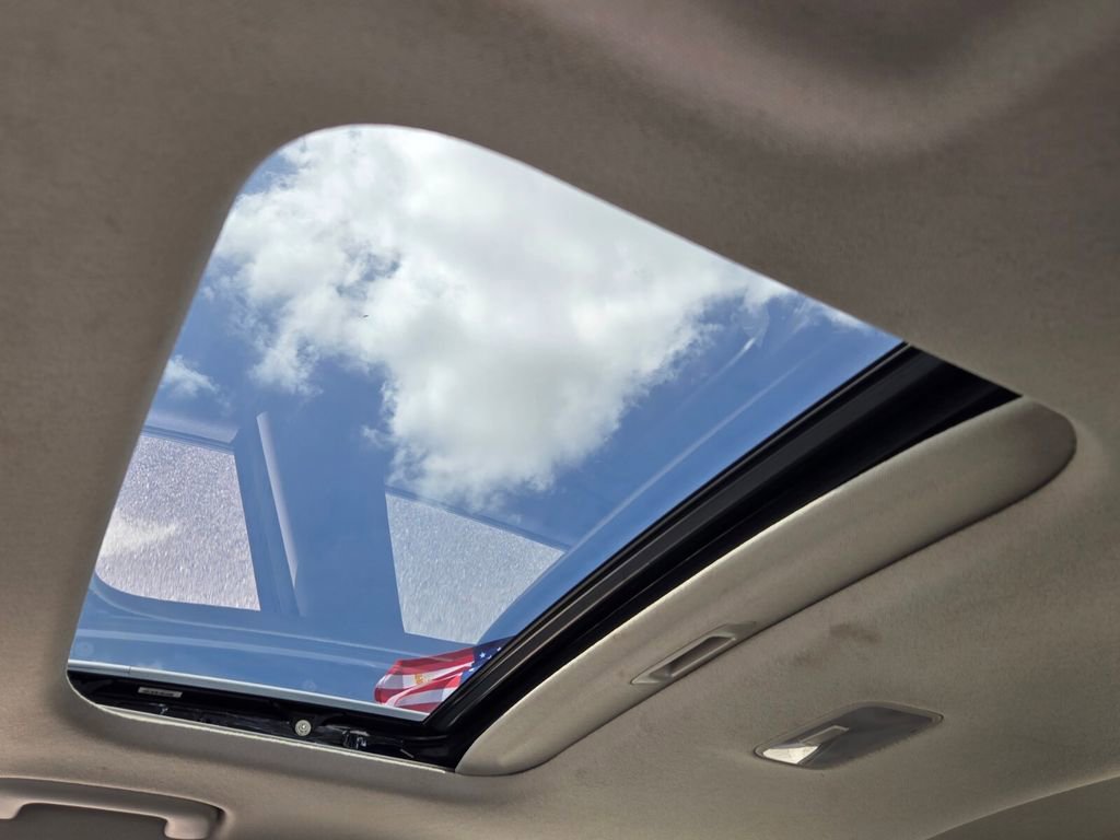 Used 2022 Hyundai Venue SEL w/ Cargo Package FWD image 20