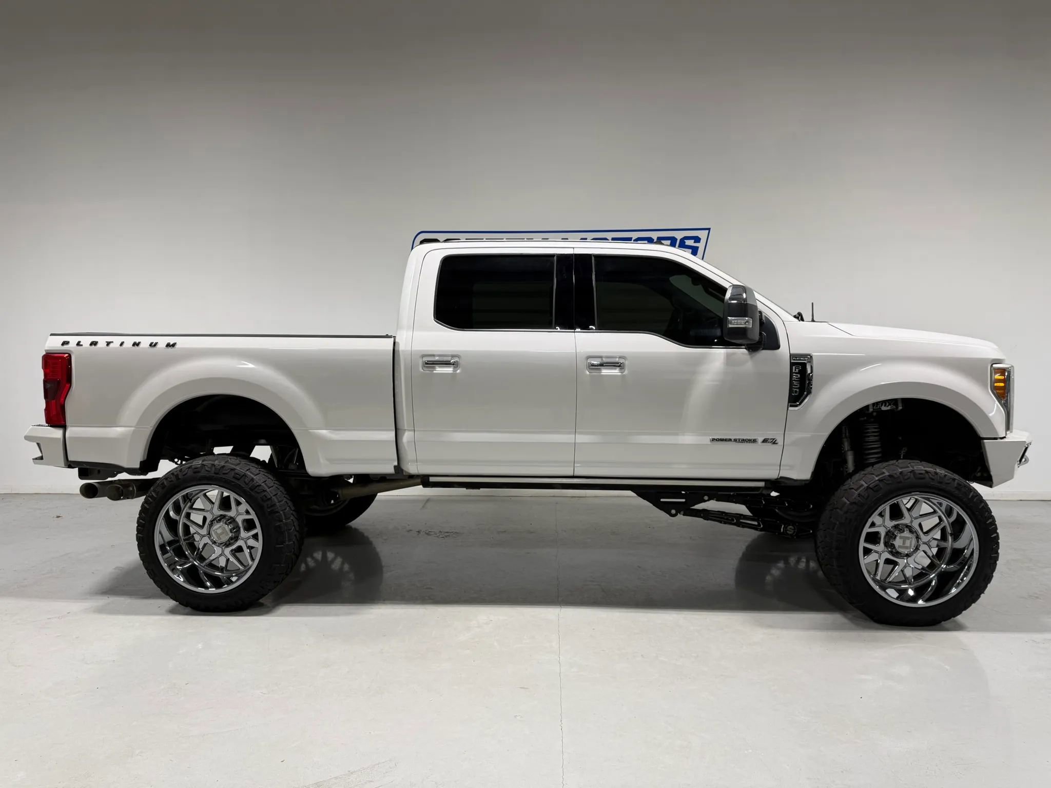 Used 2017 Ford F250 Platinum w/ Platinum Ultimate Package AWD/4WD image 7