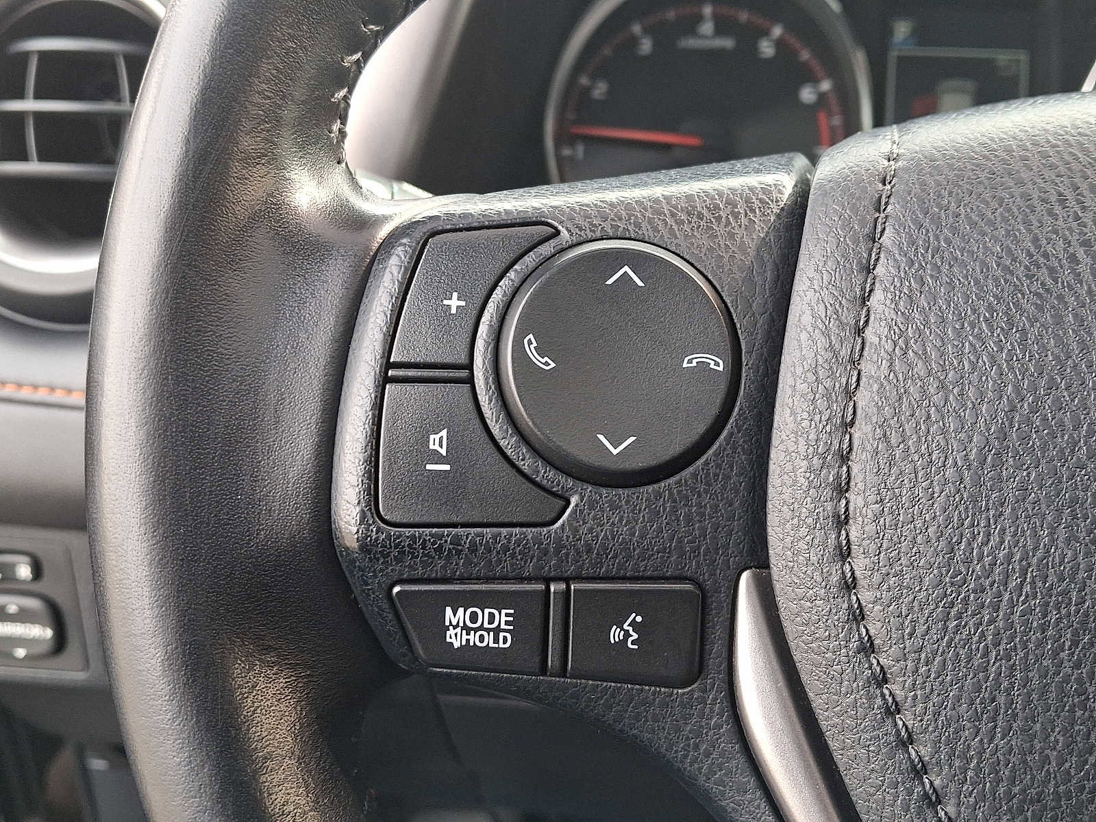 Used 2016 Toyota RAV4 SE w/ Cargo Management Package image 21