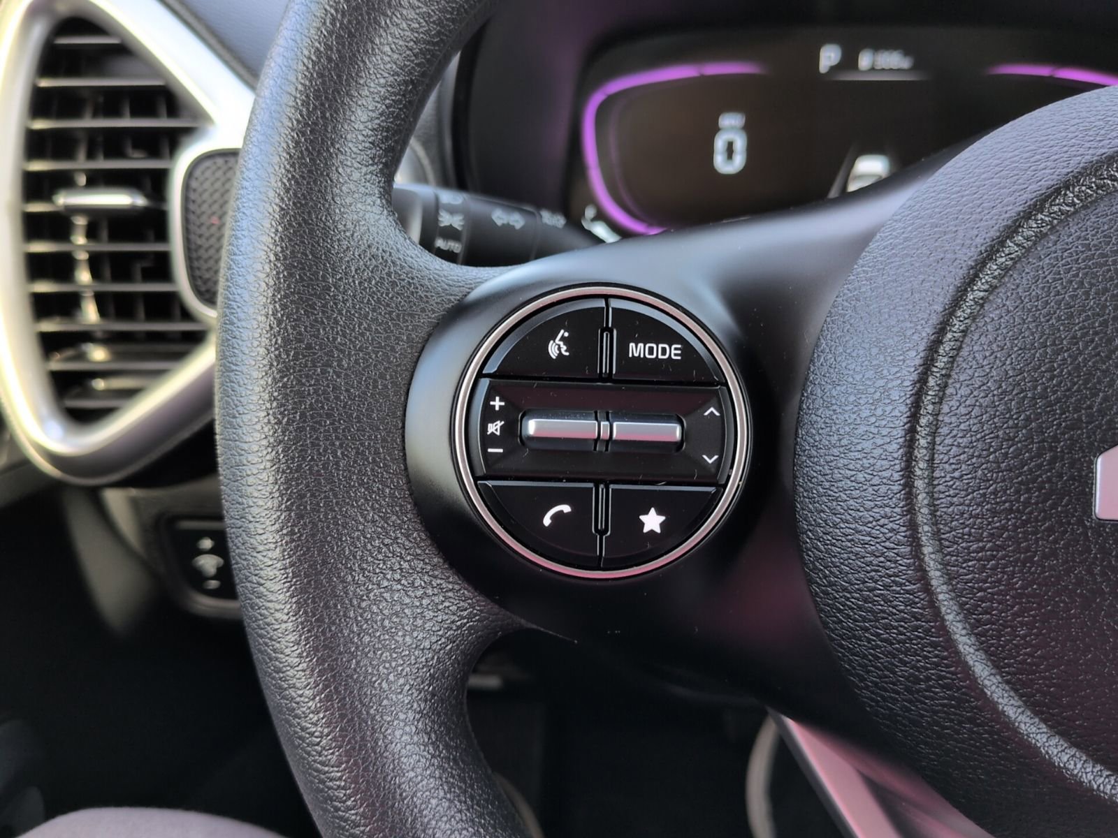 Used 2025 Kia Soul LX image 18