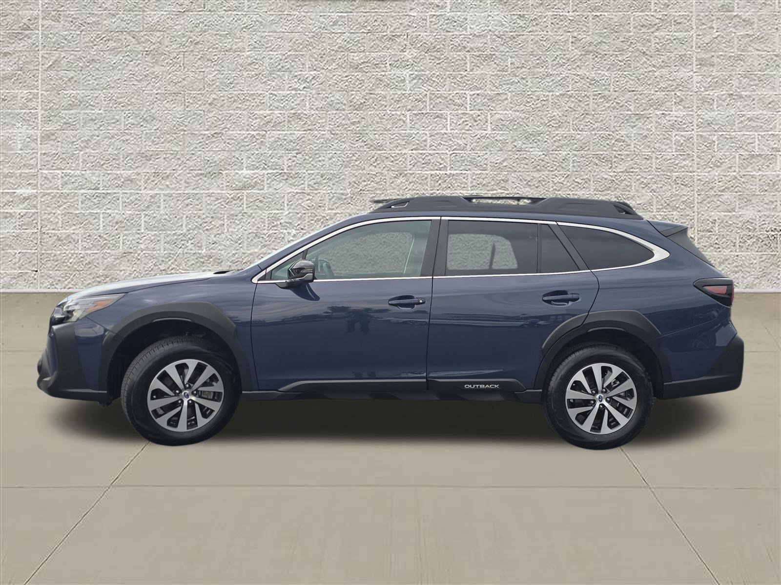 Certified 2025 Subaru Outback Premium w/ Popular Package #1 AWD/4WD image 4