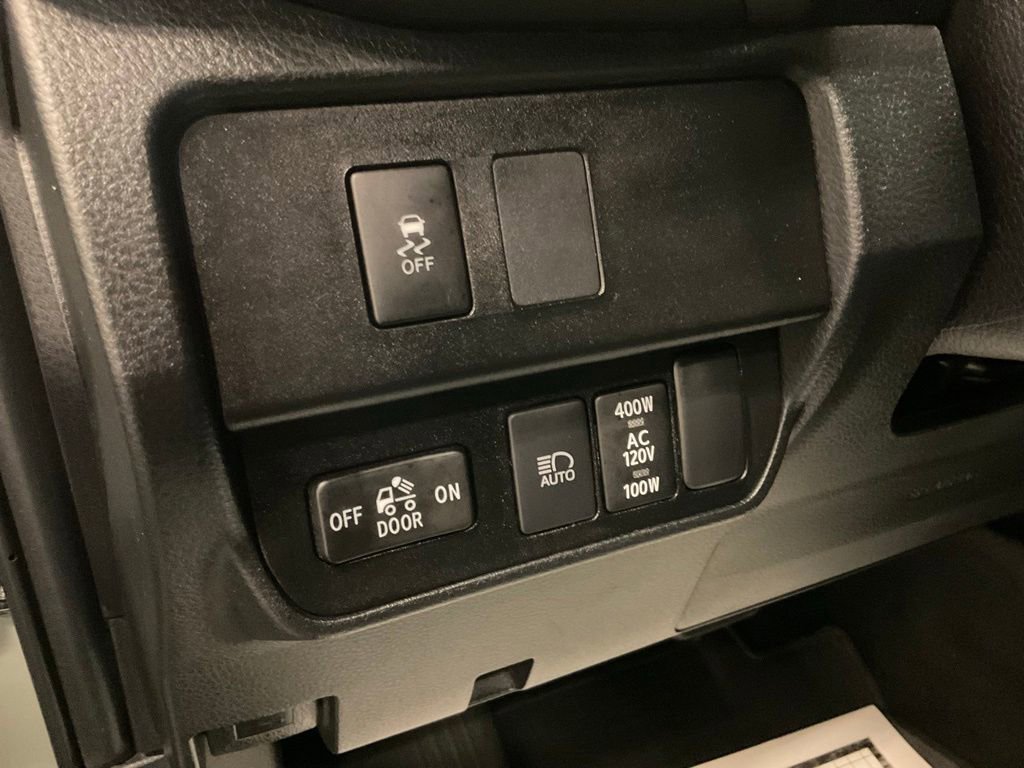 Used 2022 Toyota Tacoma TRD Off-Road AWD/4WD image 14
