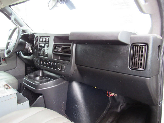 Used 2017 Chevrolet Express 2500 RWD image 15