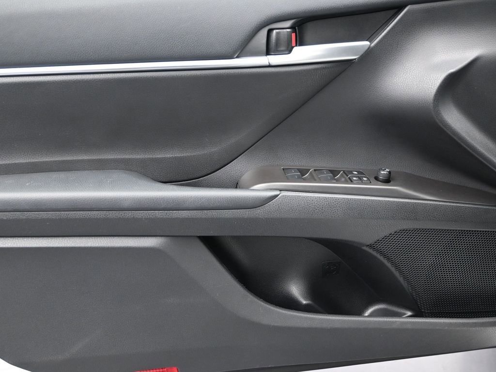 Used 2024 Toyota Camry SE image 12