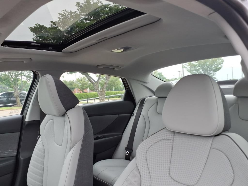 New 2026 Hyundai Elantra Limited FWD image 15