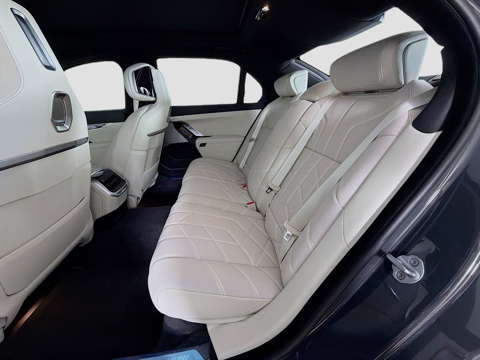 New 2026 BMW i7 xDrive60 AWD/4WD image 25