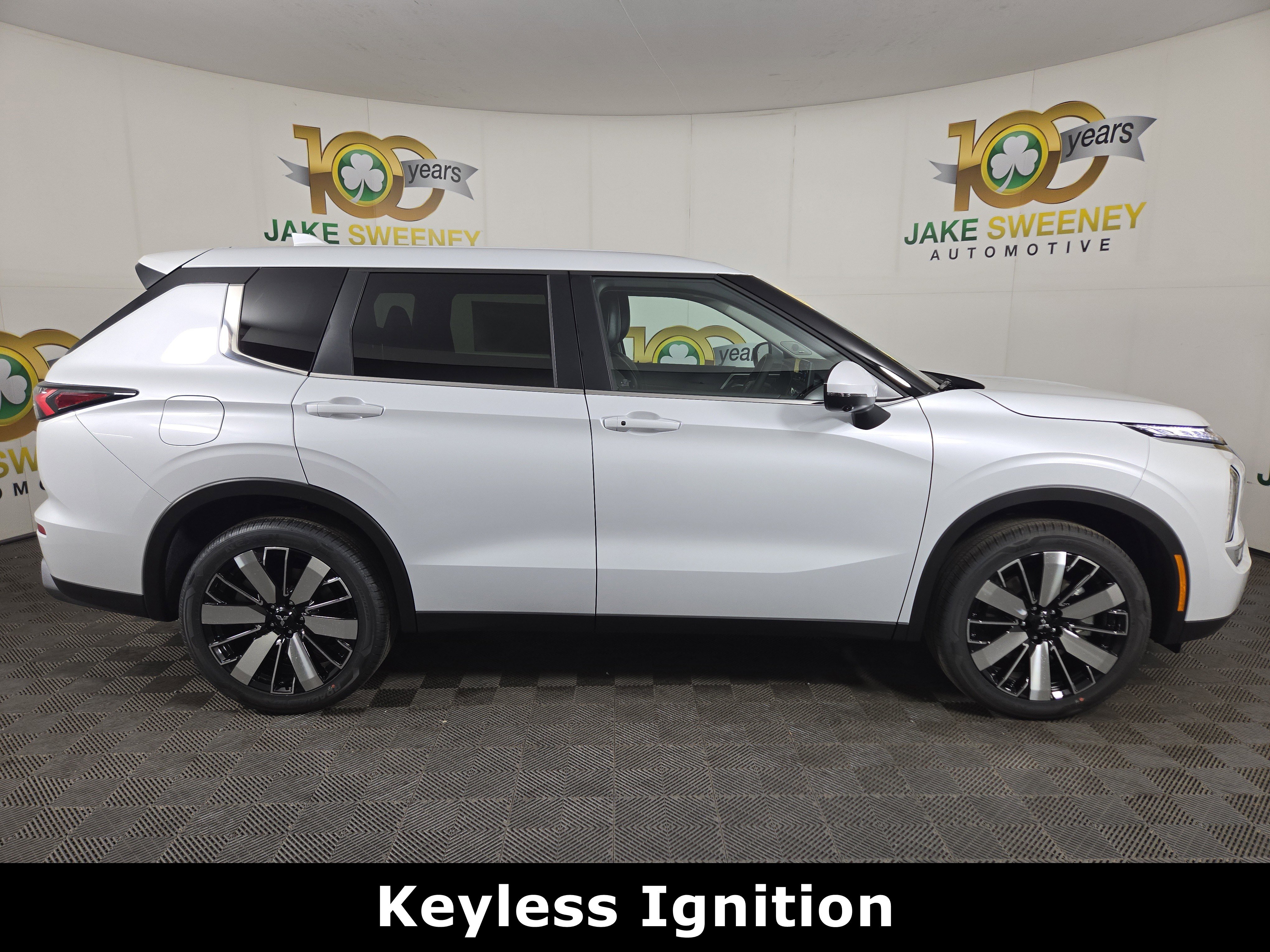 New 2026 Mitsubishi Outlander SE image 8