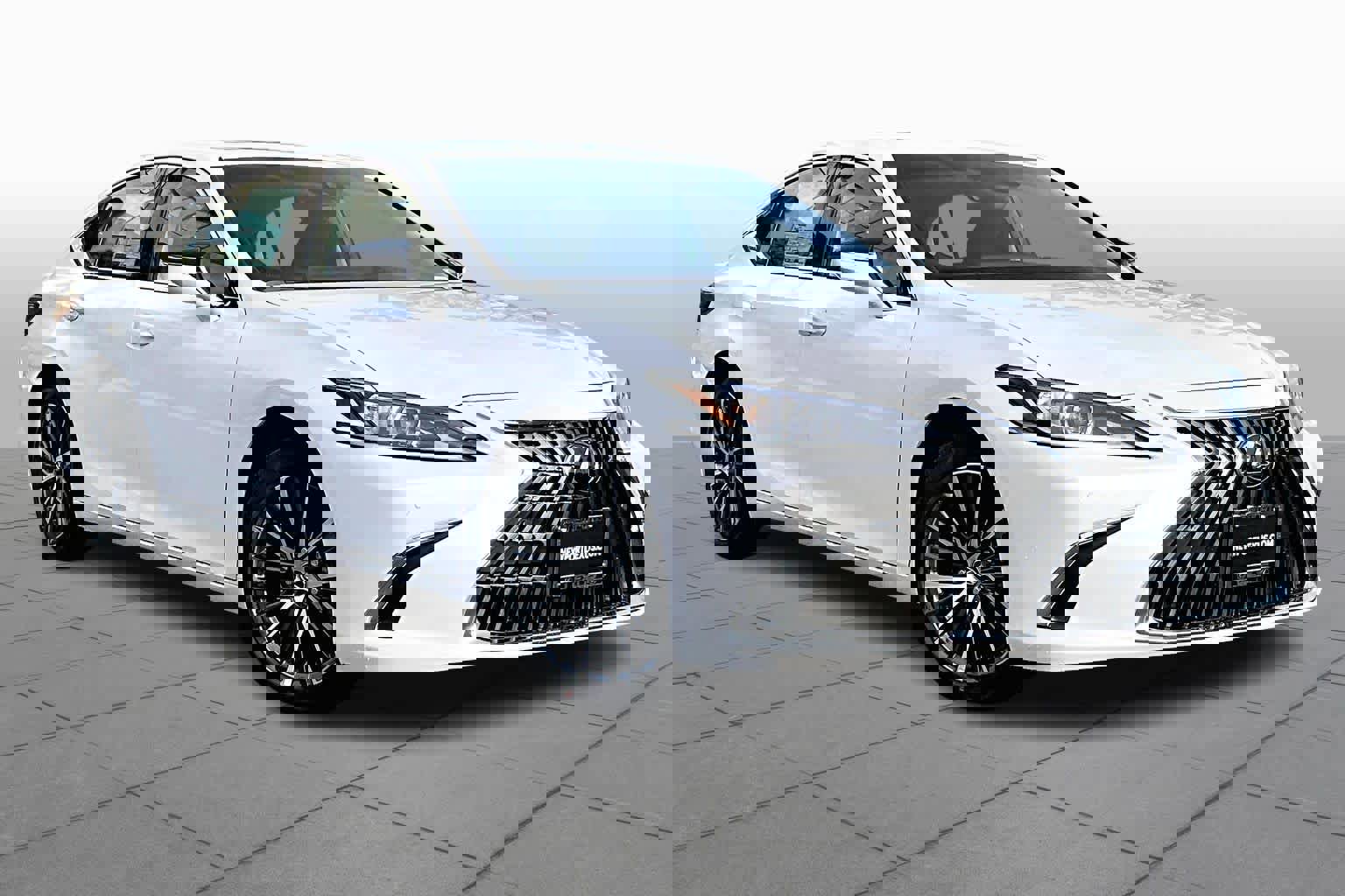New 2025 Lexus ES 300h w/ Premium Package image 2