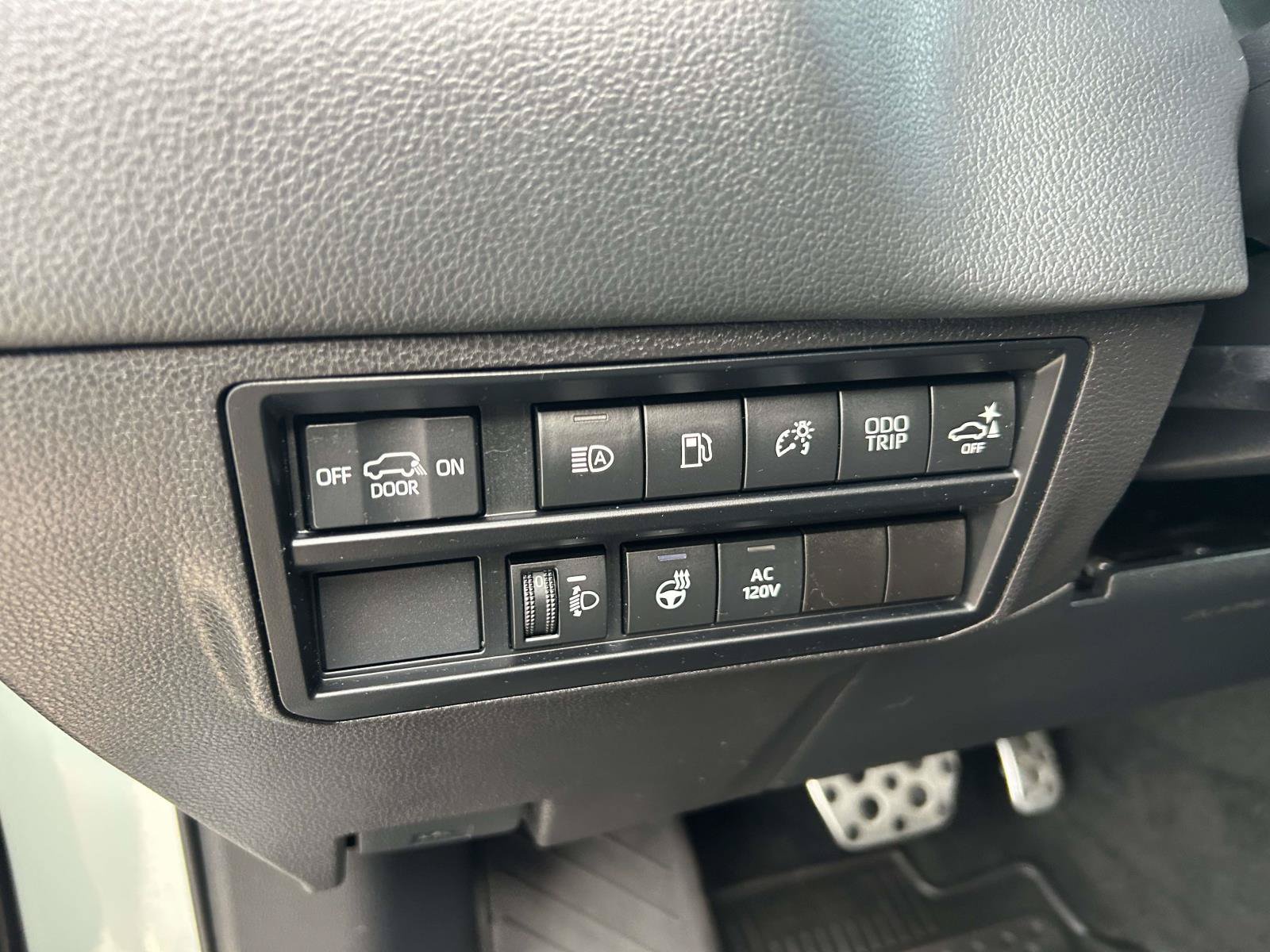Used 2024 Toyota Sequoia SR5 w/ SR5 Premium Package AWD/4WD image 21