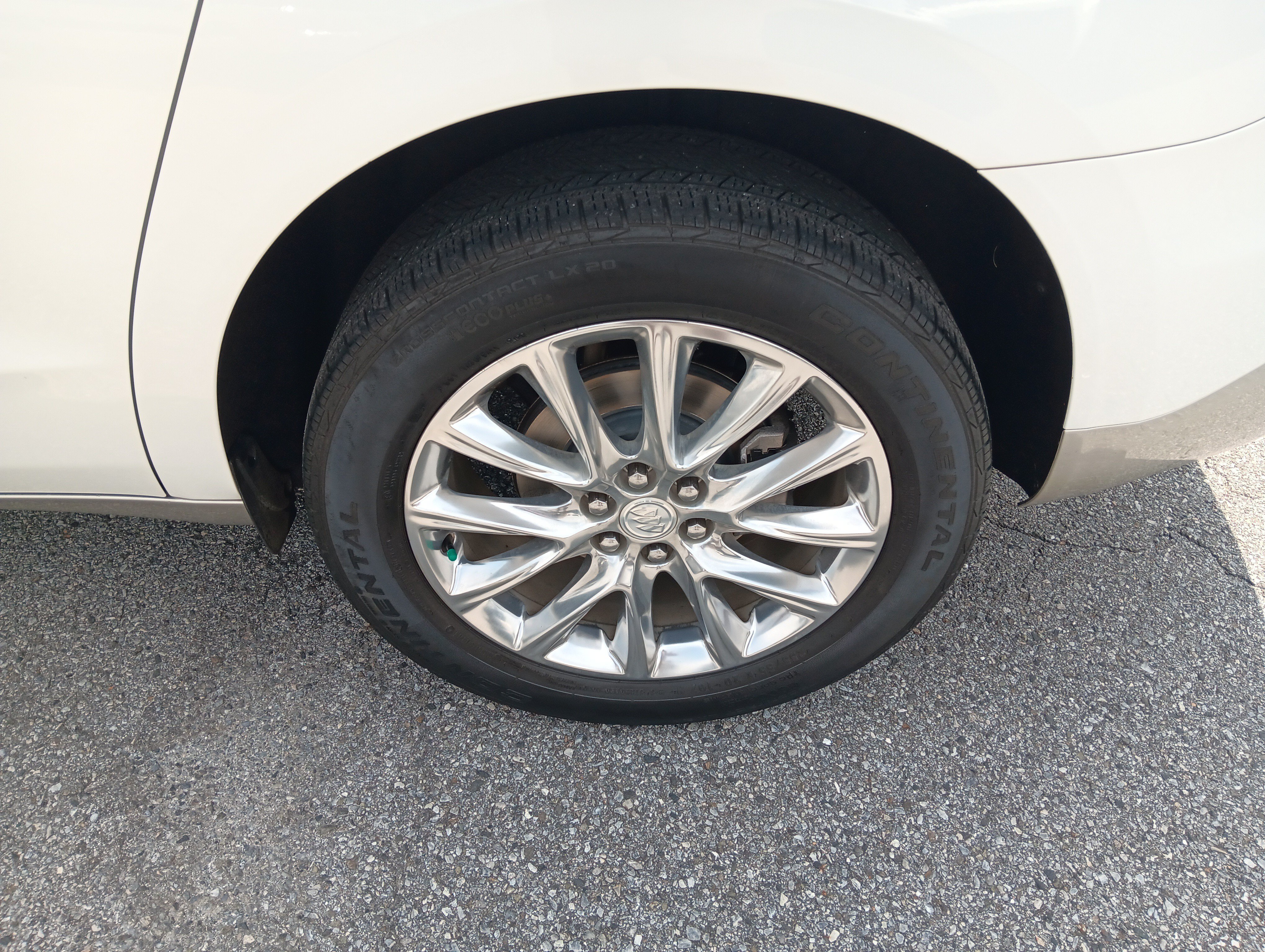 Used 2020 Buick Enclave Essence w/ Sound and Sites Package FWD image 4