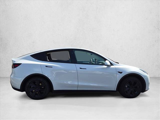 Used 2024 Tesla Model Y Long Range AWD/4WD image 4