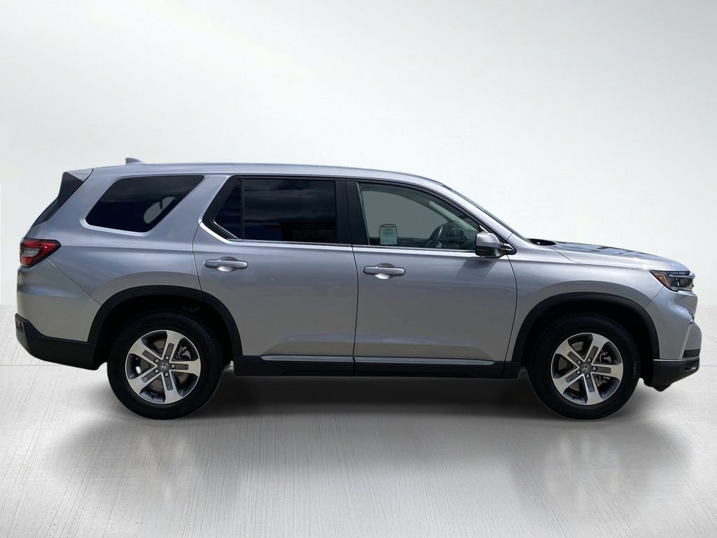 Used 2025 Honda Pilot EX-L image 10