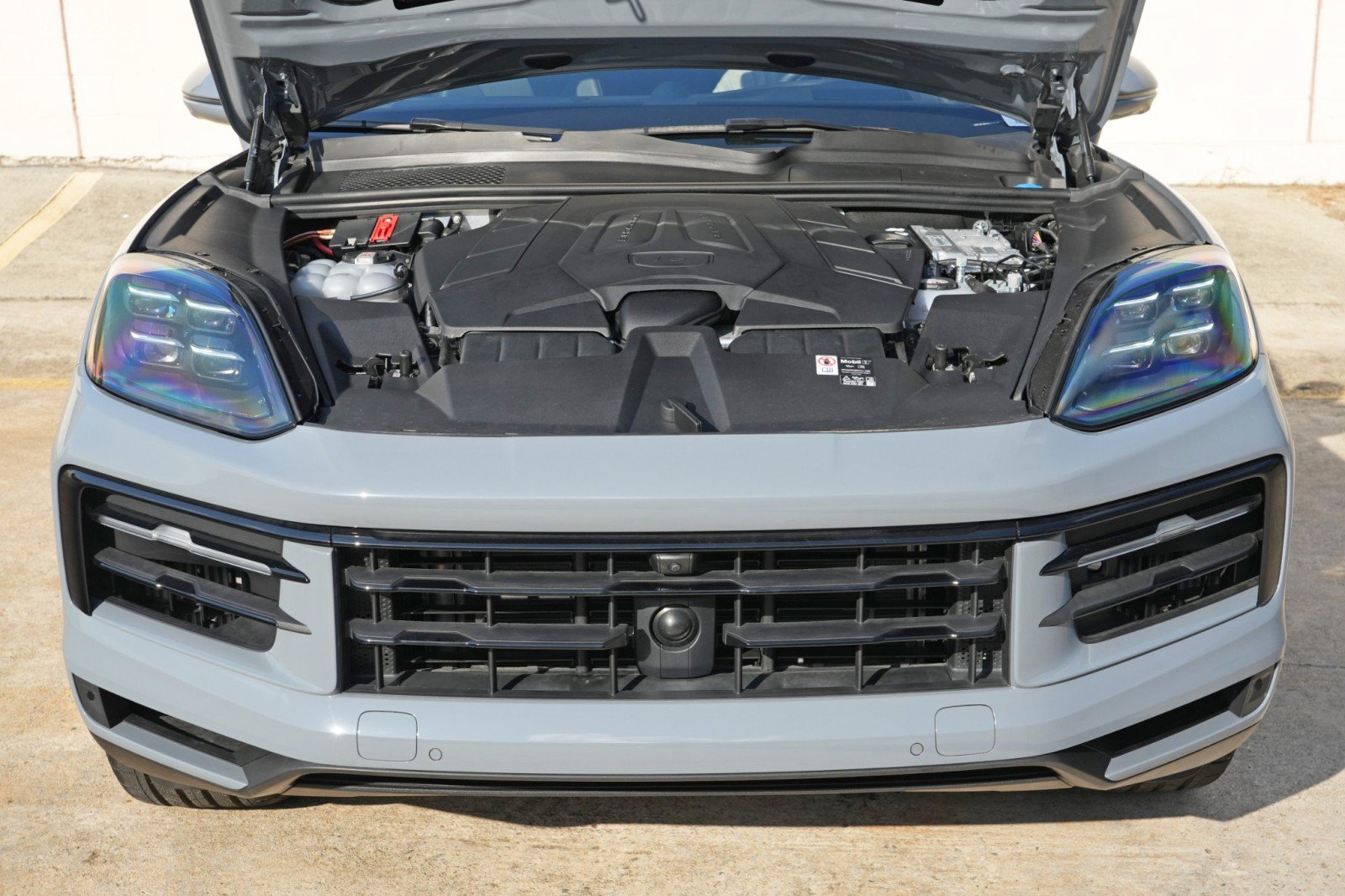 Used 2025 Porsche Cayenne E-Hybrid w/ Premium Package Plus AWD/4WD image 8