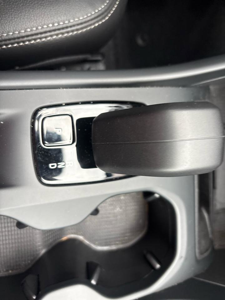 Used 2025 Volvo XC40 B5 Core image 13