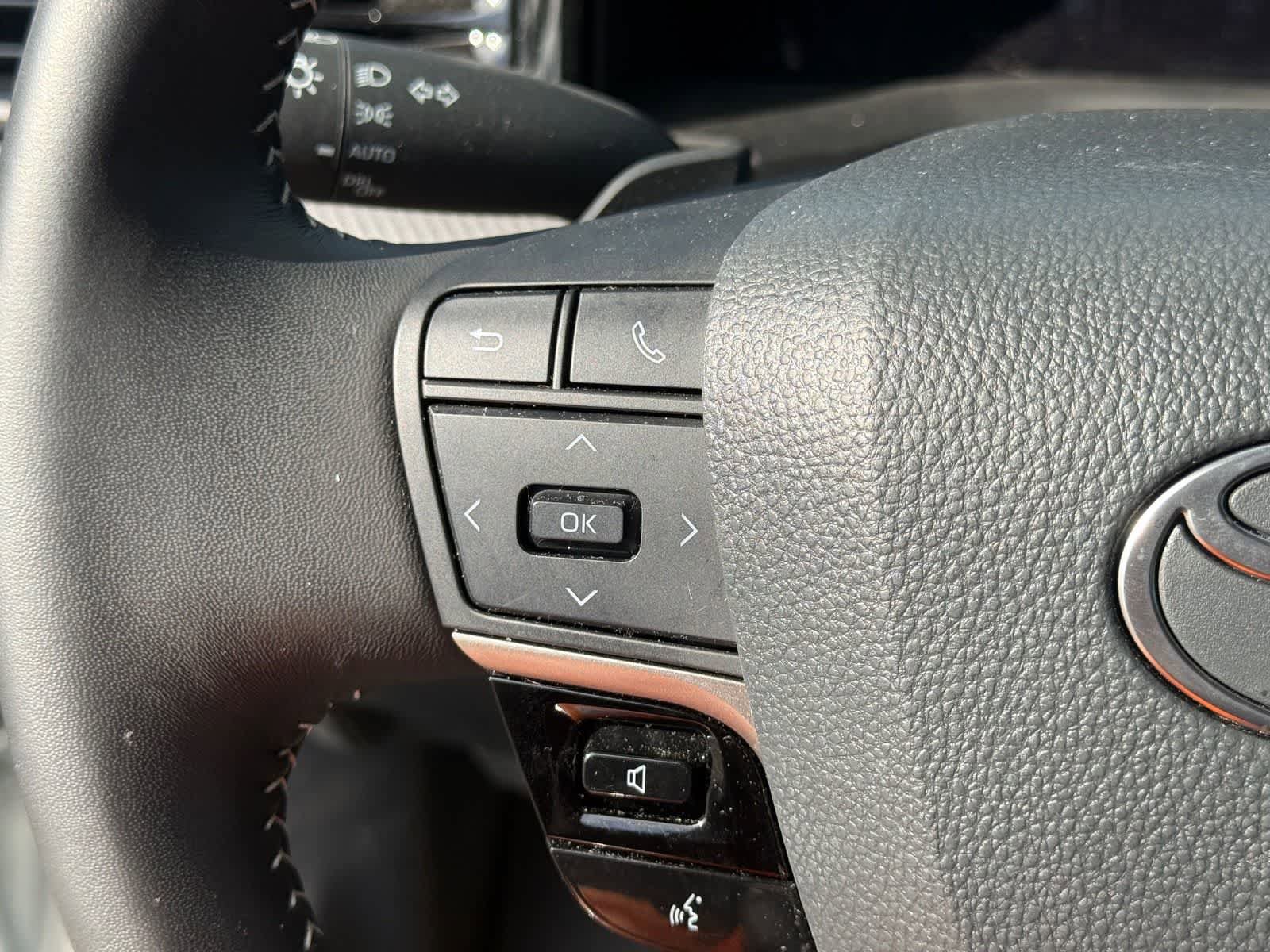 Used 2025 Toyota Camry SE w/ Convenience Package FWD image 16