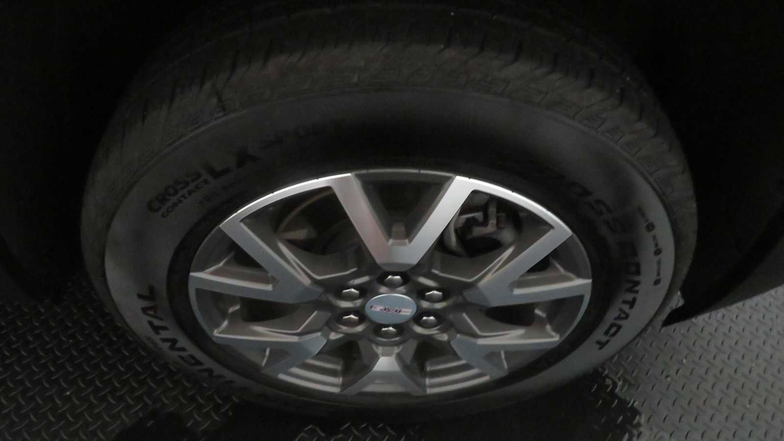 Used 2023 GMC Acadia SLE w/ Driver Convenience Package image 12